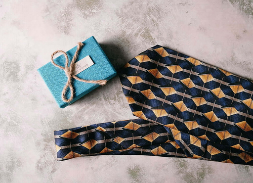 what does giving a necktie mean_1.jpg