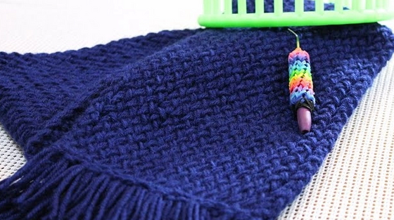 how to loom knit a scarf_617_345.jpg
