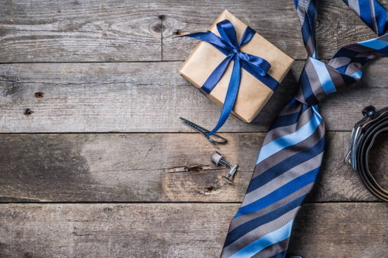 how to gift wrap a necktie_3.jpg