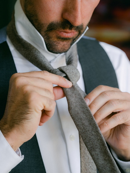 how to get wrinkles out of a necktie_3