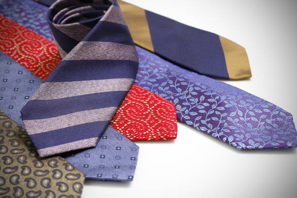 How To Necktie A Triangle Knot?