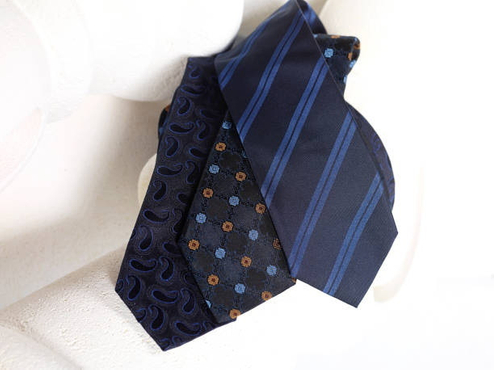 are there different sizes for men's neckties_1.jpg