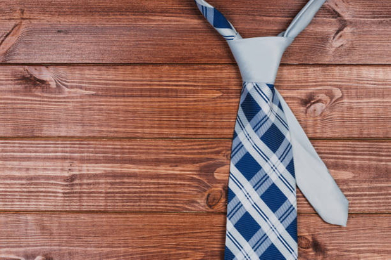 how to center the necktie knot_1.jpg