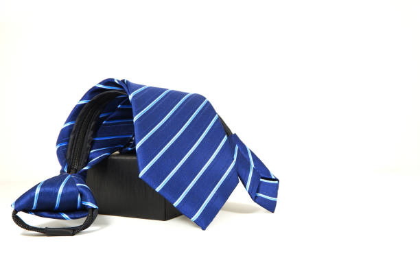 How To Tie A Necktie Small Knot?