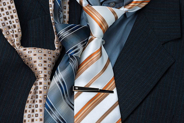 how to tie a serpent knot necktie_1.jpg