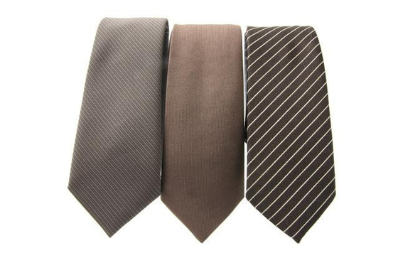 how to tie a necktie with one hand_3.jpg