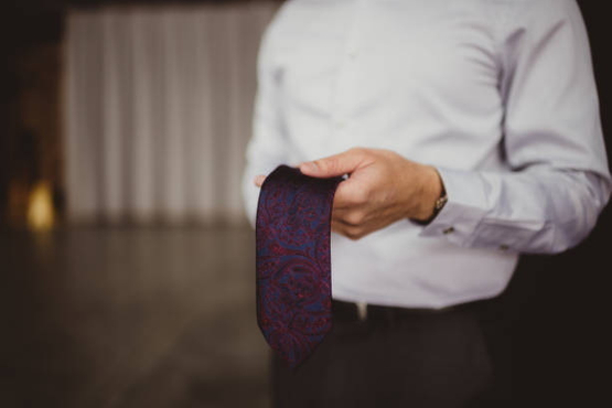 how do i put on a necktie_1.jpg