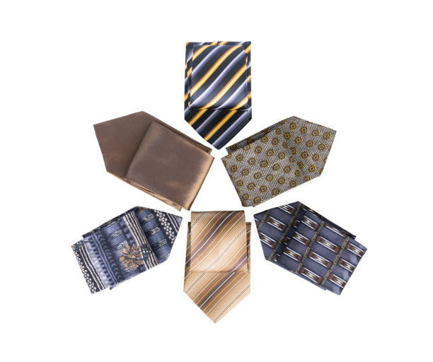 How To Put The Necktie Knot in The Middle?
