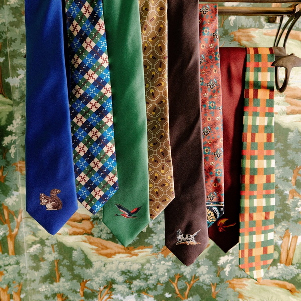 What Are Novelty Neckties?