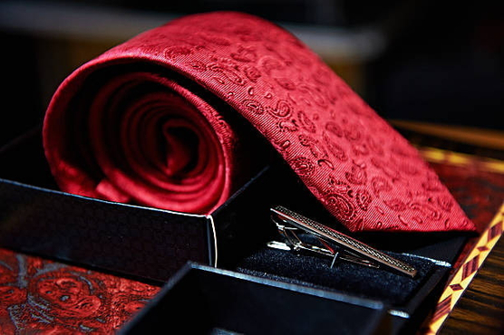 how to do a eldredge necktie knot_2.jpg