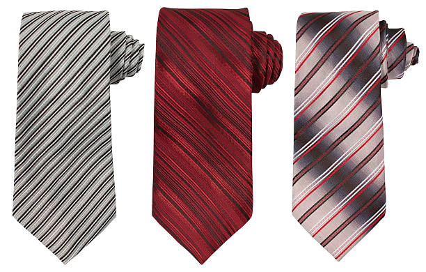 how far should a necktie hang_1