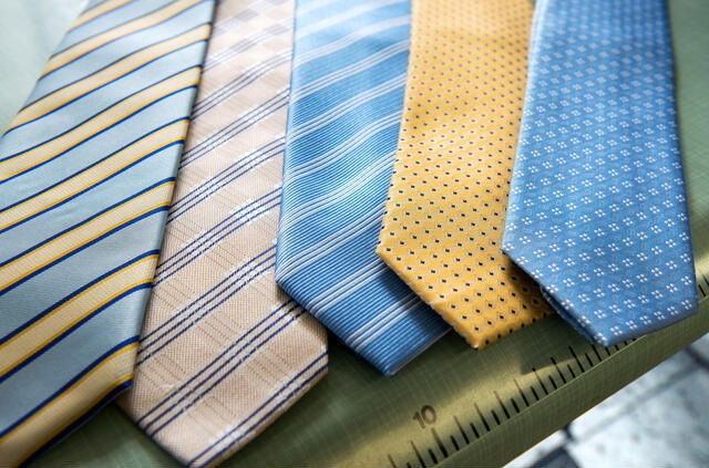 how to tie a scarf into a necktie_2.jpg