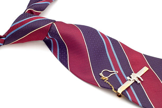 how to put a necktie clip_1.jpg
