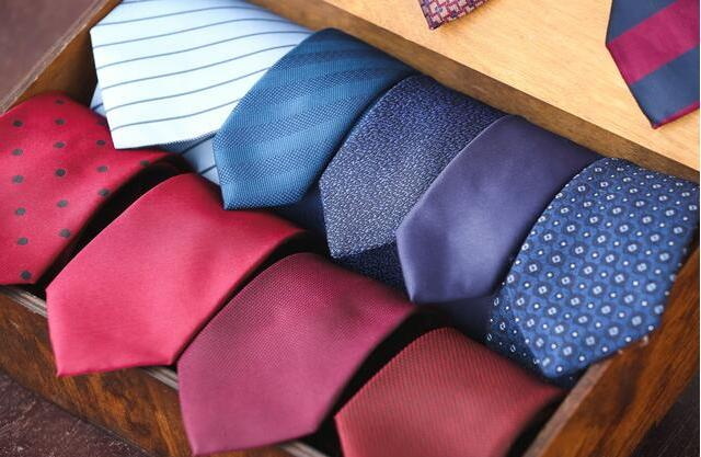 How To Make A Christmas Tree Skirt Using Neckties?