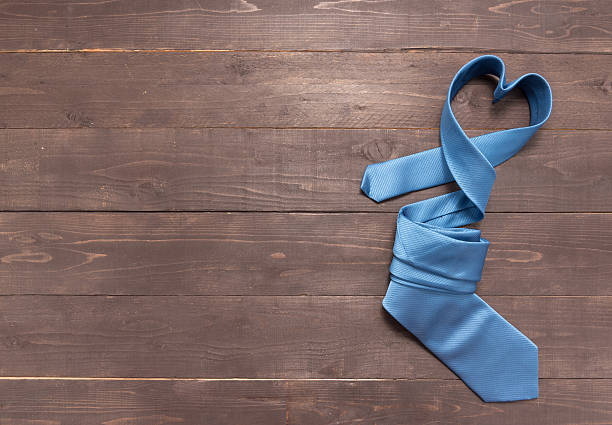 how to wear a necktie chain_3