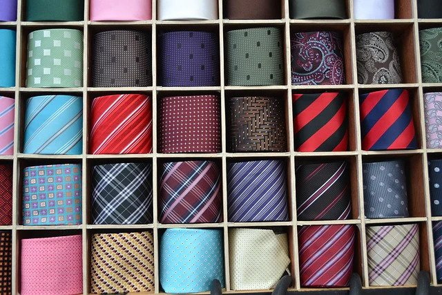 Tie Colors That Go With Black Suit