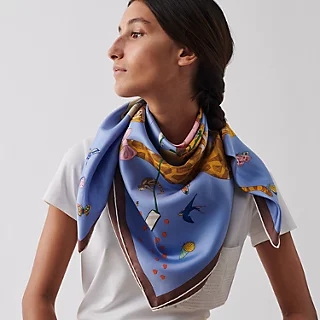 How To Wrap A Scarf Around Your Neck?